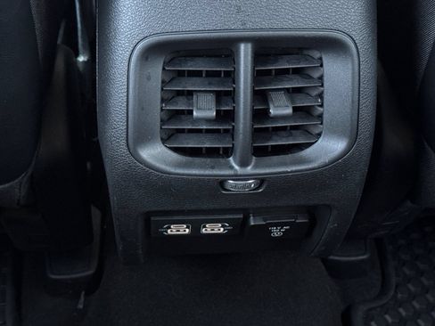 Used 2022 Jeep Cherokee Trailhawk w/ Comfort/Convenience Group AWD/4WD image 42