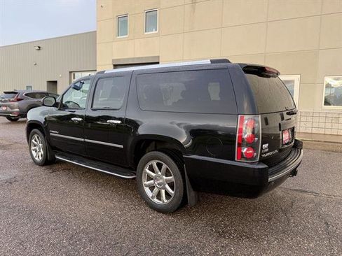 Used 2009 GMC Yukon XL Denali image 2