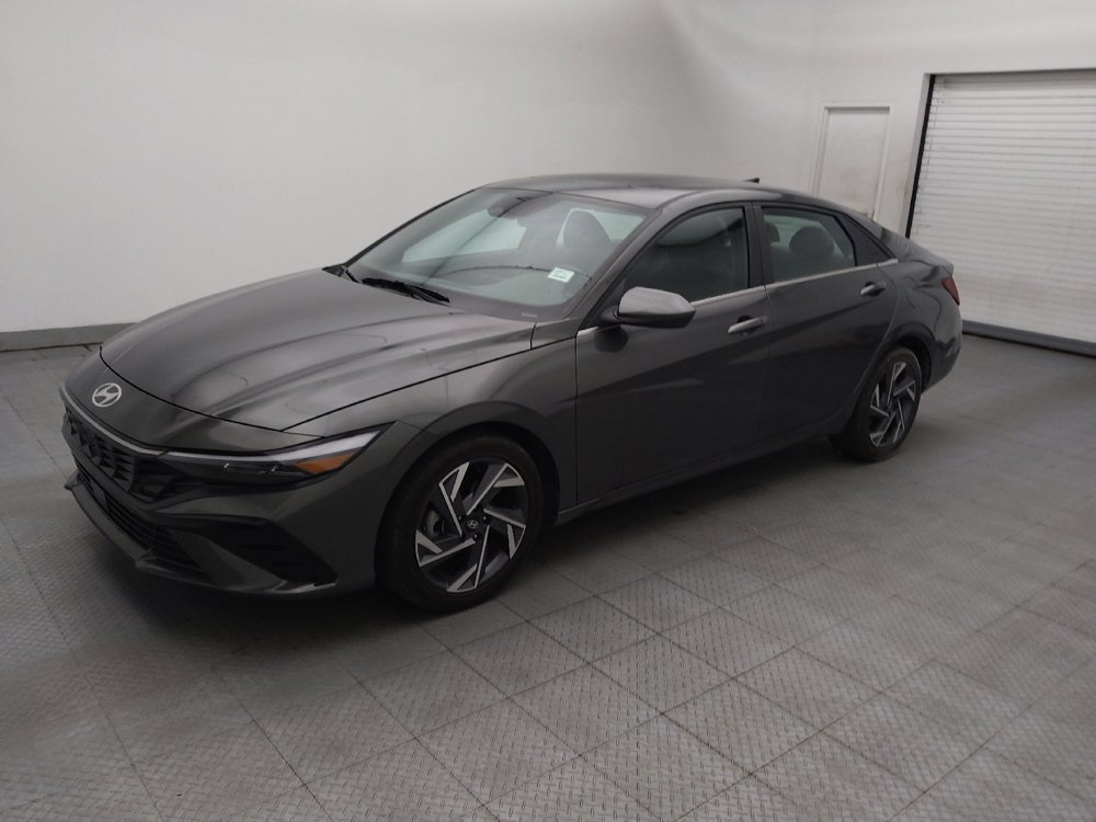 Used 2025 Hyundai Elantra SEL FWD image 2