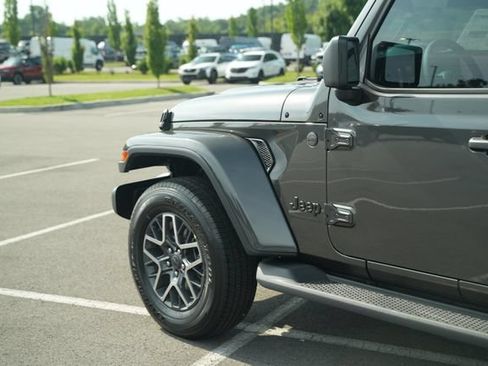 New 2026 Jeep Wrangler Unlimited Sahara AWD/4WD image 39