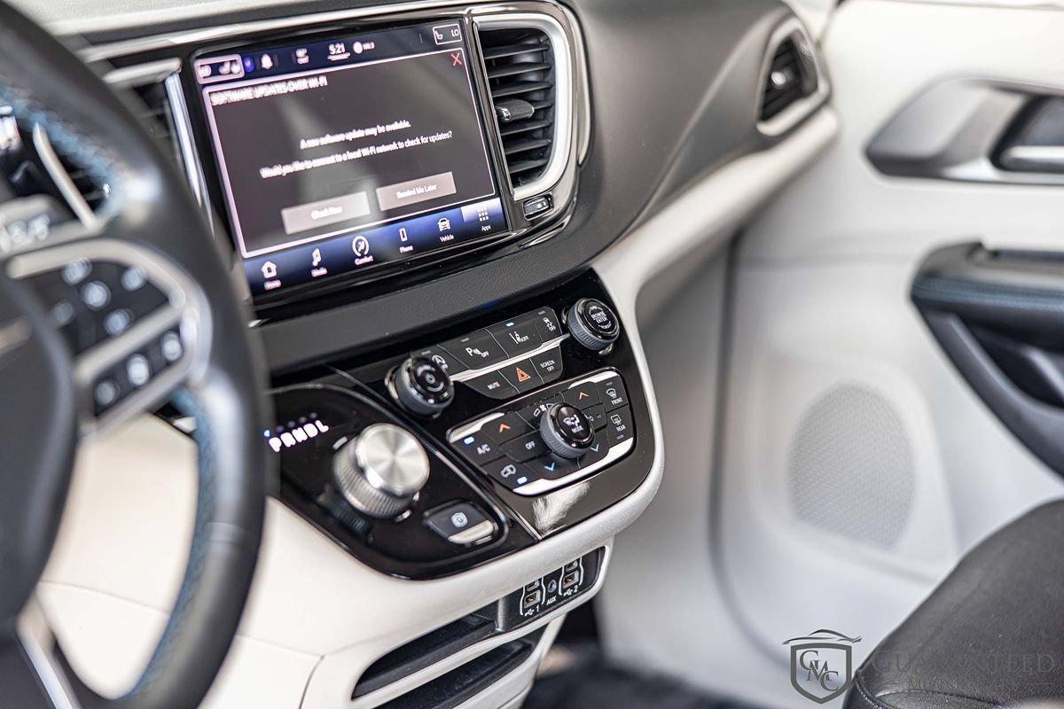 Used 2021 Chrysler Pacifica Touring-L FWD image 20