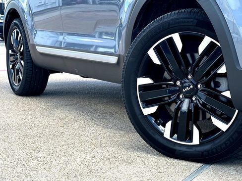 Used 2024 Kia Telluride SX FWD image 2