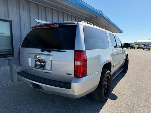 Used 2010 Chevrolet Suburban LT w/ Luxury Package AWD/4WD image 6
