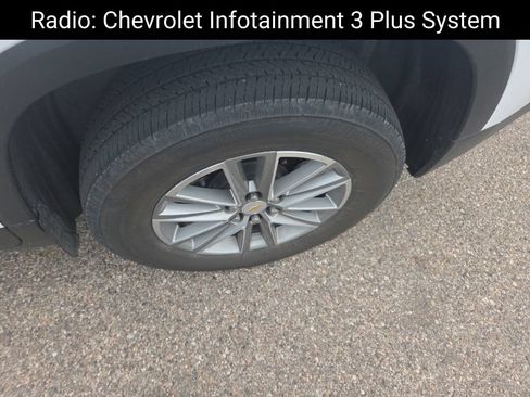 Used 2023 Chevrolet Traverse LT FWD image 11