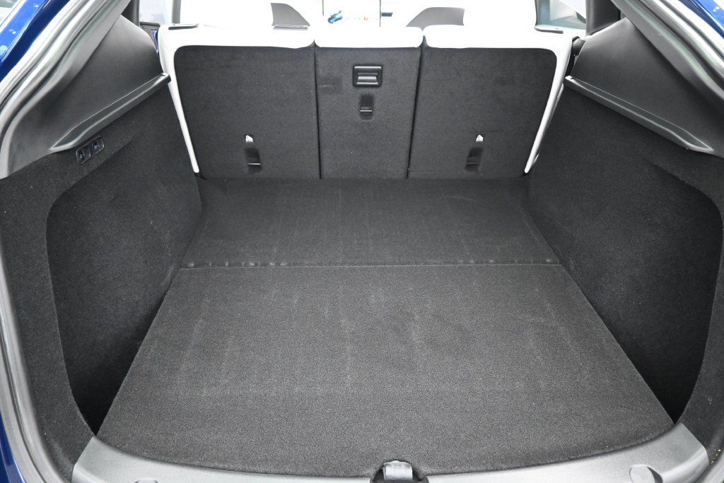 Used 2024 Tesla Model Y 2WD image 28
