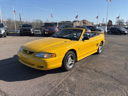 Used 1998 Ford Mustang Convertible image 3