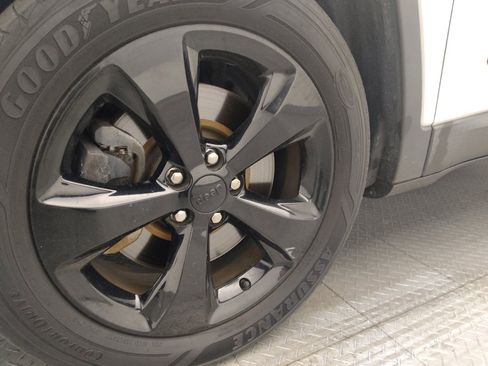 Used 2020 Jeep Cherokee Latitude Plus FWD image 31