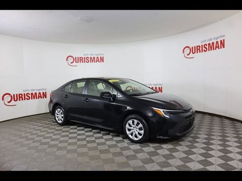 Used 2025 Toyota Corolla LE image 13