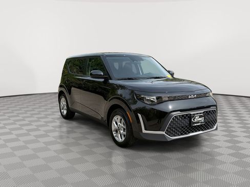 Used 2025 Kia Soul S FWD image 2