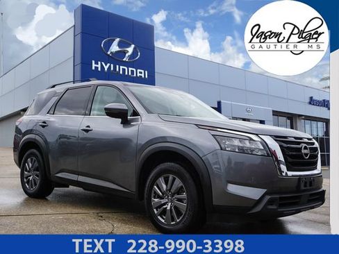 Used 2025 Nissan Pathfinder SV FWD image 1