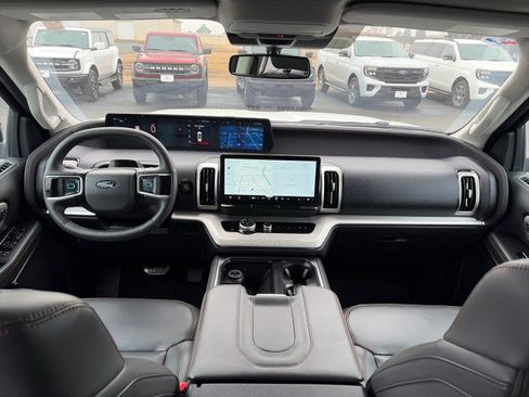 Used 2025 Ford Expedition Active image 27