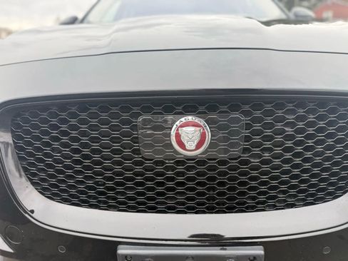 Used 2019 Jaguar F-PACE Prestige image 36