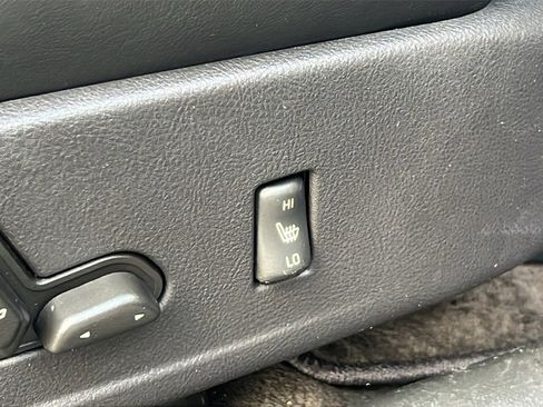 Used 2004 Chevrolet SSR w/ Preferred Equipment Group image 14