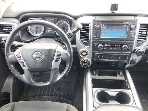 Used 2017 Nissan Titan SV AWD/4WD image 32
