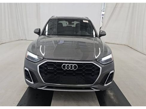 Used 2023 Audi Q5 2.0T Premium w/ Convenience Package AWD/4WD image 2