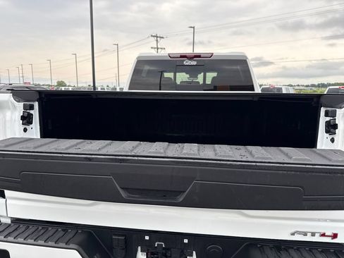 Used 2025 GMC Sierra 2500 AT4 w/ Technology Package AWD/4WD image 37