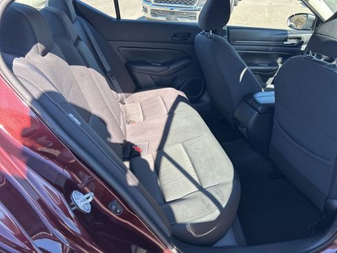 Used 2024 Nissan Altima 2.5 SV FWD image 24