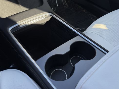 Used 2022 Tesla Model 3 Standard Range image 48