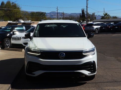 Used 2022 Volkswagen Tiguan SE R-Line image 16