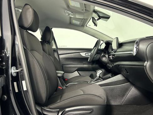Used 2023 Kia Forte LXS w/ LXS Technology Package FWD image 10