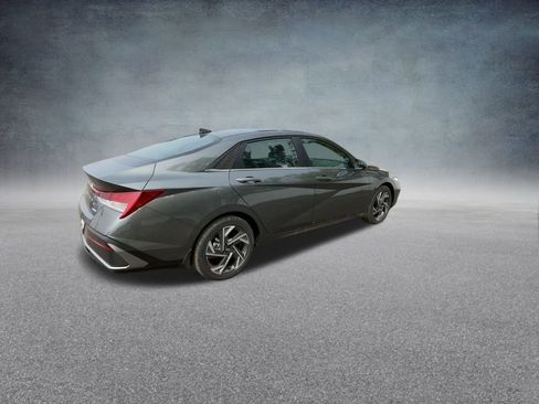 New 2025 Hyundai Elantra Limited image 22