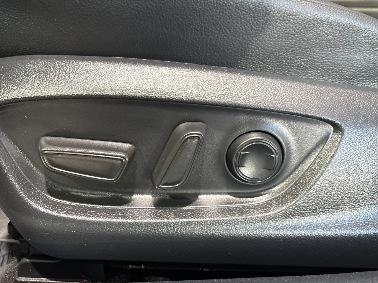 Used 2023 Toyota Camry SE FWD image 12