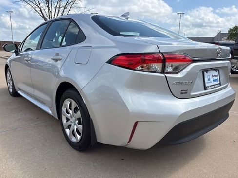 Used 2026 Toyota Corolla LE FWD image 4