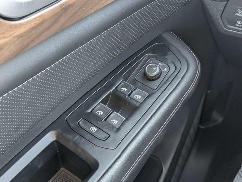 Used 2025 Volkswagen Atlas SE FWD image 22
