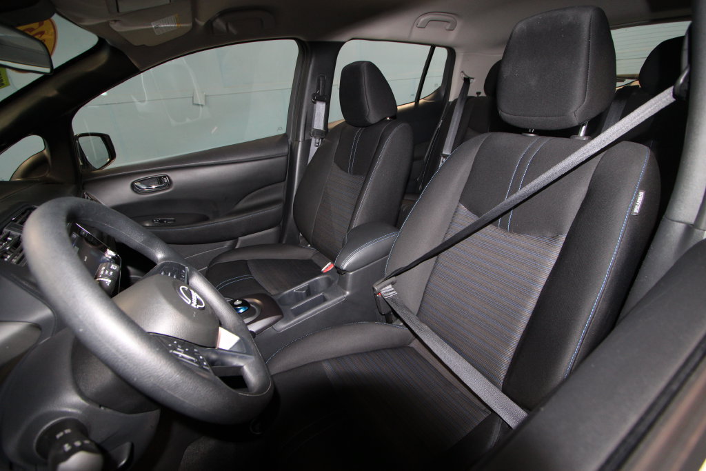 Used 2025 Nissan Leaf S FWD image 4