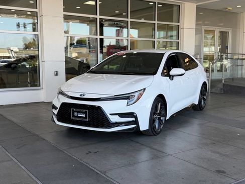 Certified 2024 Toyota Corolla SE FWD image 2