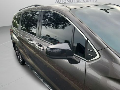Used 2022 Toyota Sienna XSE FWD image 17
