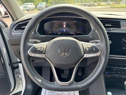 Used 2023 Volkswagen Tiguan SE FWD image 14