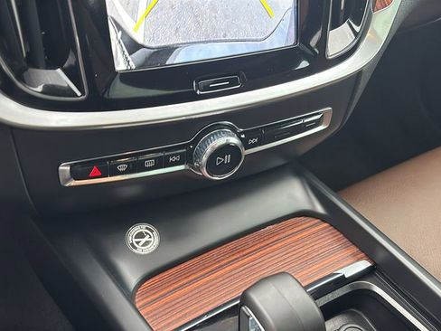 Certified 2025 Volvo V60 B5 Cross Country Plus AWD/4WD image 20