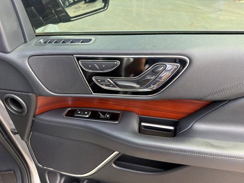 Used 2022 Lincoln Navigator Reserve AWD/4WD image 37