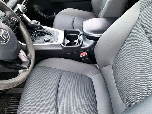 Used 2021 Toyota RAV4 LE image 20