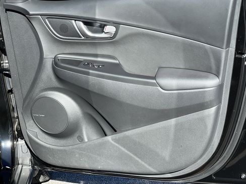 Used 2022 Hyundai Kona Limited w/ Cargo Package image 18