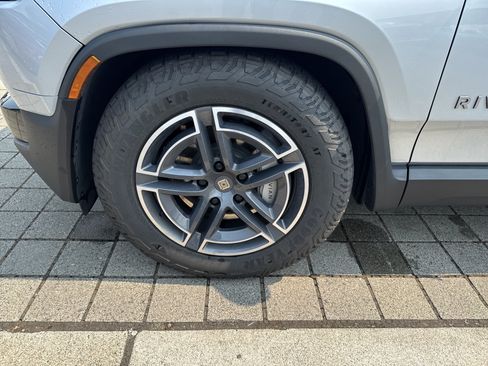 Used 2025 Rivian R1T Adventure AWD/4WD image 9