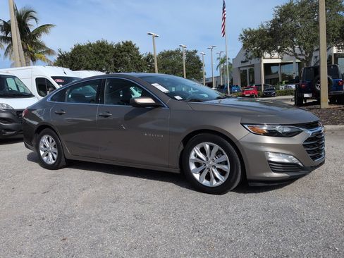 Used 2020 Chevrolet Malibu LT FWD image 2