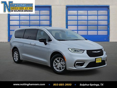 New 2026 Chrysler Pacifica Select image 1
