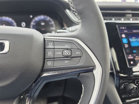 Used 2023 Jeep Grand Cherokee Altitude AWD/4WD image 21