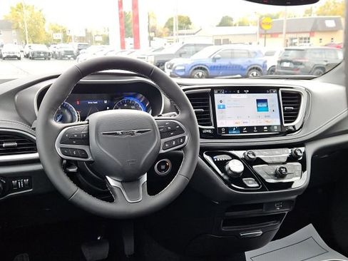 New 2026 Chrysler Pacifica Select image 27