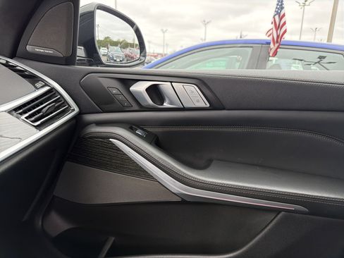 Used 2022 BMW X7 M50i w/ Cold Weather Package image 18