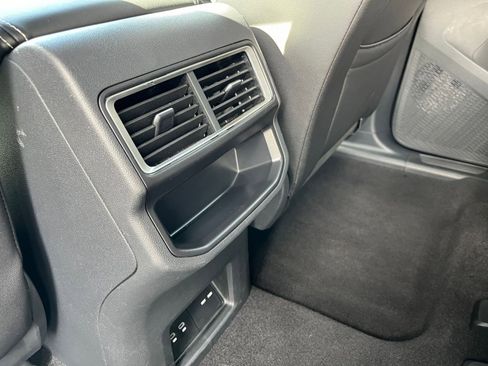 Used 2025 Volkswagen Atlas Cross Sport SE image 24