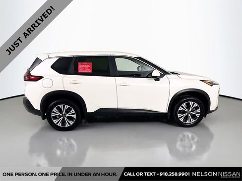 Used 2023 Nissan Rogue SV image 4