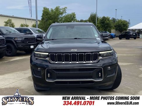Used 2021 Jeep Grand Cherokee L Overland w/ Luxury Tech Group IV AWD/4WD image 2