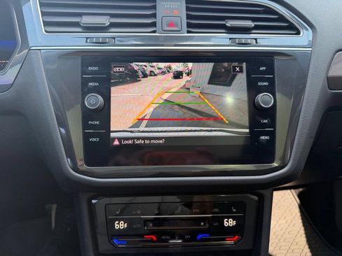 Used 2022 Volkswagen Tiguan SE w/ Panoramic Sunroof Package FWD image 43