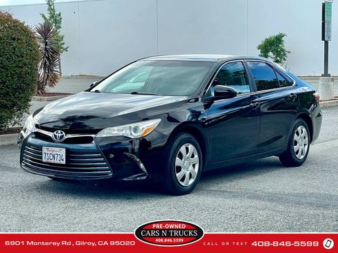 Used 2016 Toyota Camry LE FWD image 23