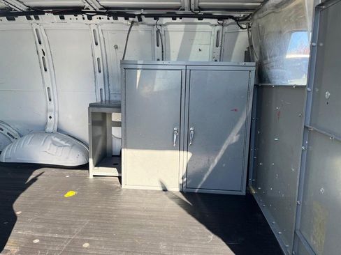 Used 2007 Chevrolet Express 2500 image 9