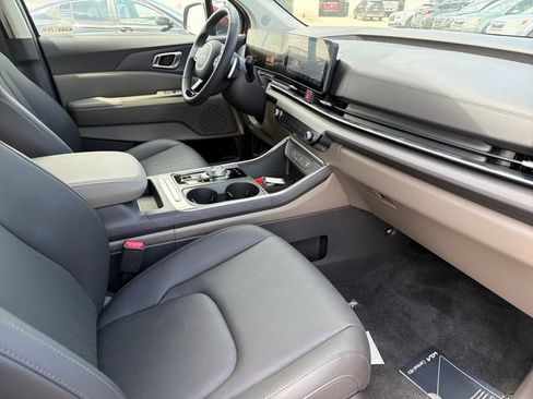New 2026 Kia Carnival EX FWD image 21