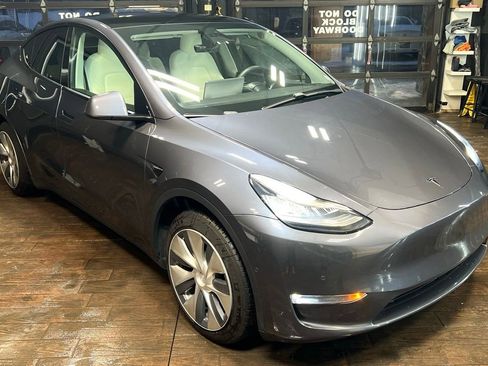 Used 2020 Tesla Model Y Long Range image 7